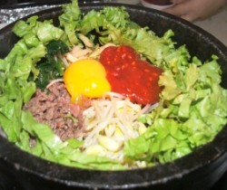 Dolsot Bibim Bap - Nasi dalam Mangkuk Batu dengan Berbagai Isi